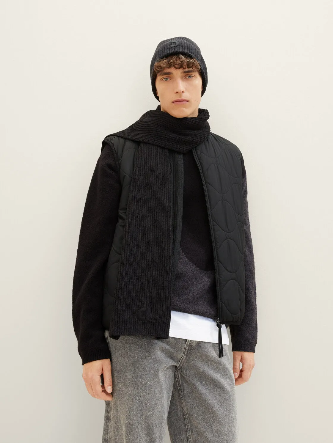 KNITTED SCARF