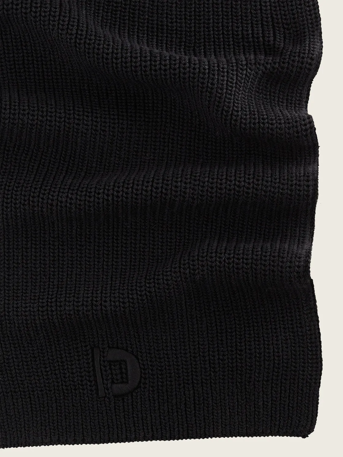 KNITTED SCARF